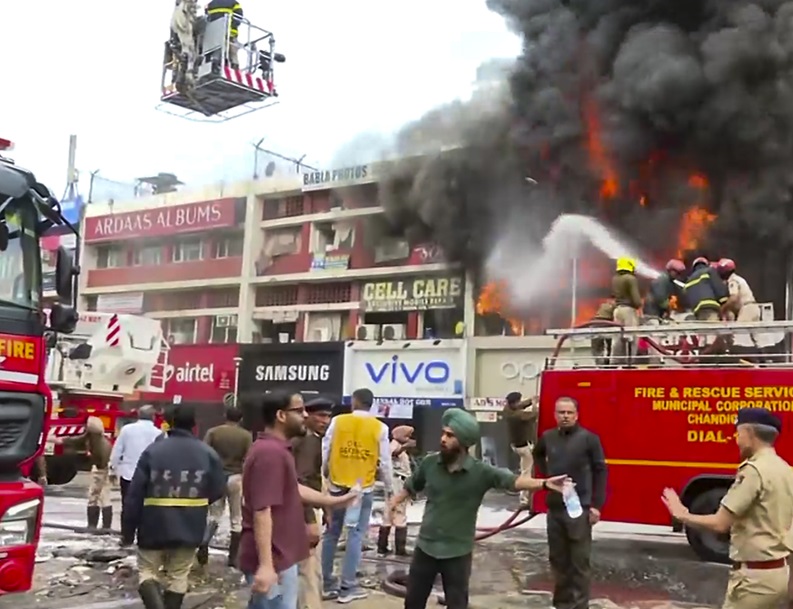 Massive fire in Sector 22 market in Chandigarh